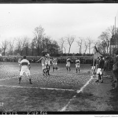 [Sport] BnF. 7/3/20, [football] association, A.S. Cannes contre Olympique lillois [Coupe de France, stade rue Olivier-de-Serres] : [photographie de presse] / [Agence Rol].  département Estampes et photographie, EI-13 (698).