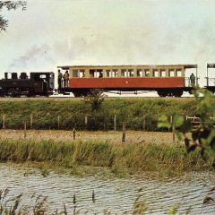Archives de la Somme. Train en direction de Saint-Valery-sur-Somme. Machine Corpet-Louvet. 8FI6090